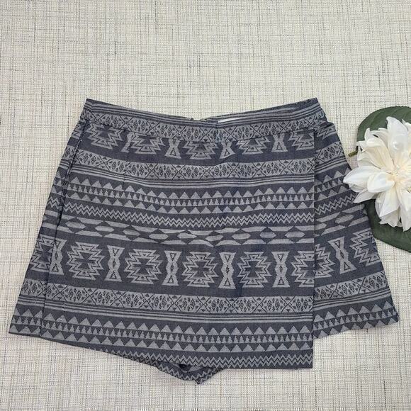 1. State Pants - 1 State Women's Skort Gray Aztec Tribal Print Asymmetrical Hem‎ Size Small